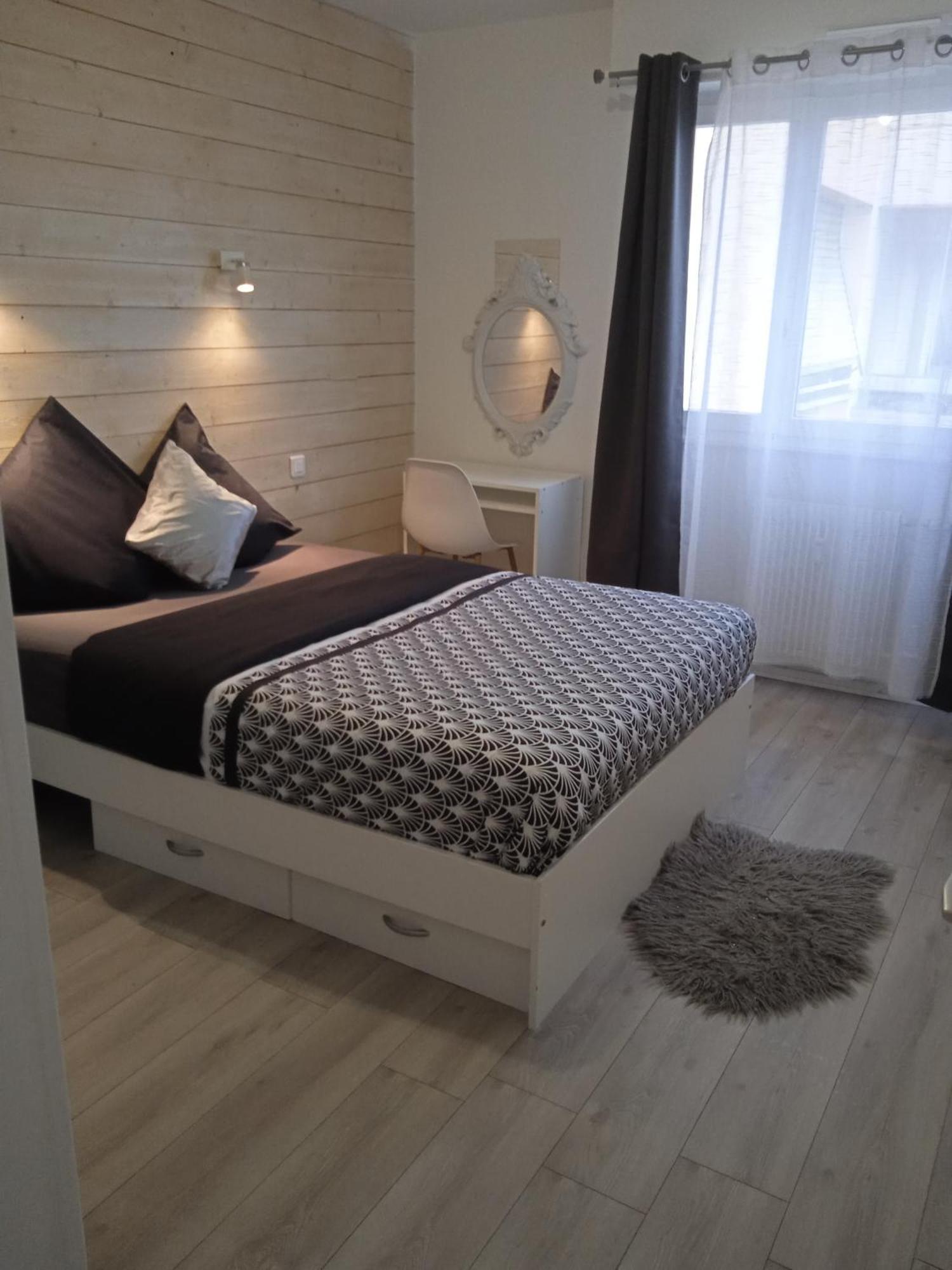 Logement Dans Residence - A 10 Km Du Centre Ville Et A 5 Minute Du Parlement Europeen Avec Parking Gratuit Hoenheim Esterno foto