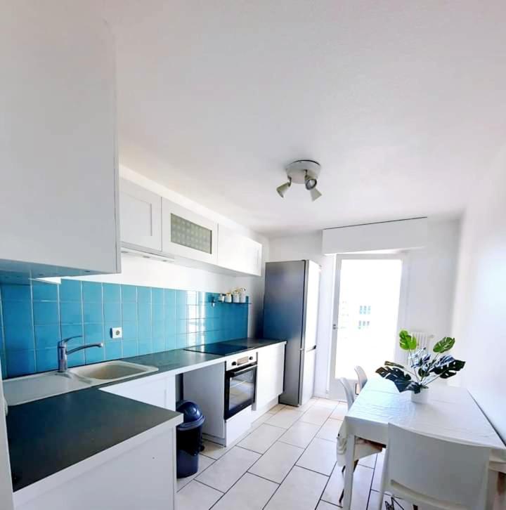 Logement Dans Residence - A 10 Km Du Centre Ville Et A 5 Minute Du Parlement Europeen Avec Parking Gratuit Hoenheim Esterno foto